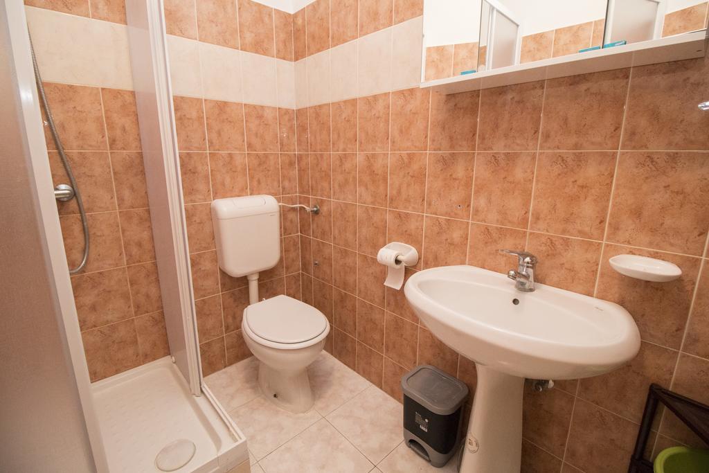 Apartments Grace ロヴィニ エクステリア 写真