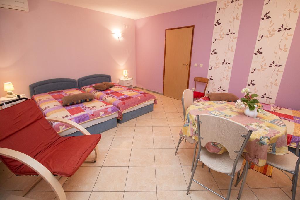 Apartments Grace ロヴィニ エクステリア 写真