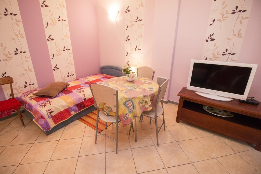 Apartments Grace ロヴィニ エクステリア 写真
